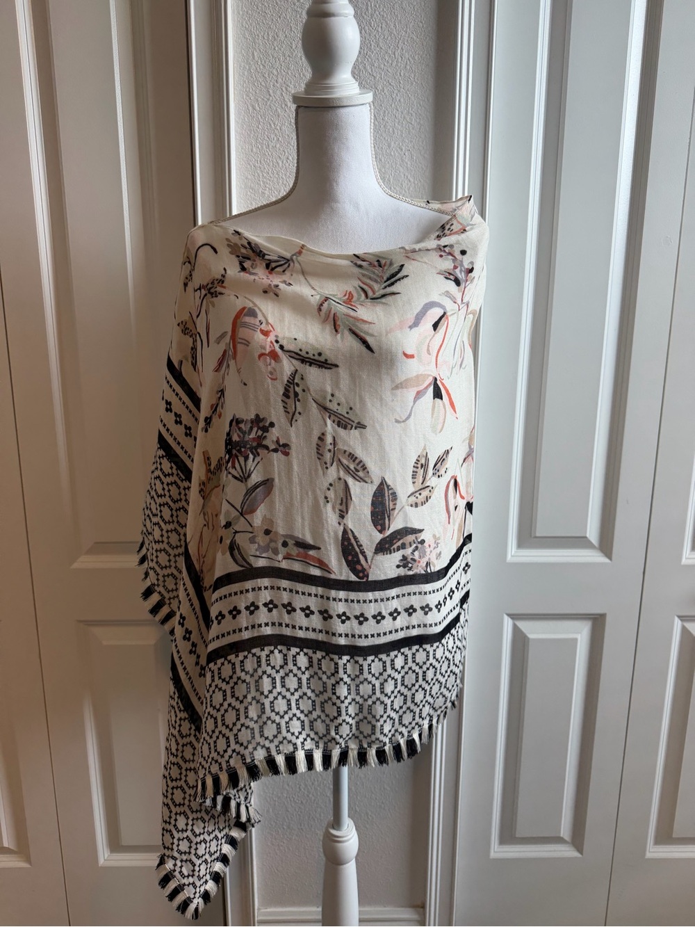 Spartina 449 Cream Floral Fringe Throw with Black and Blush Accents